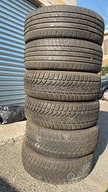 Gomme 215/55 r18