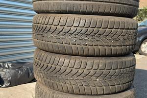 Gomme 215/55 r18
