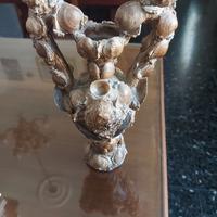 Anfora vintage con conchiglie