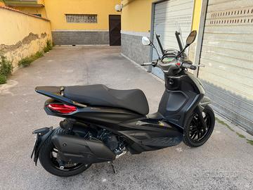 BEVERLY 400 Deep Black