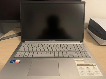 Asus vivobook 15 (in perfetto stato)