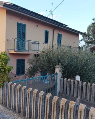Casa indipendente con vista sulla collina