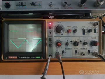 Oscilloscopio Hitachi V212 20MHz