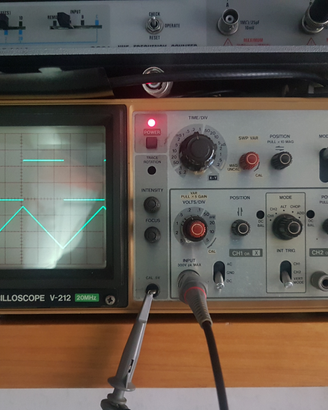 Oscilloscopio Hitachi V212 20MHz
