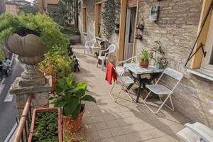 Centro ampio trilocale con terrazzone