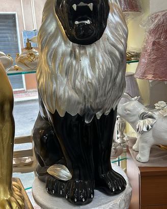 Leone in ceramica