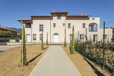Appartamento di 101 m² con 3 locali e posto auto a