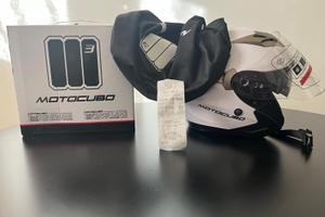 Casco nuovo, mai utilizzato, taglia M.
