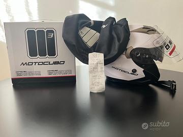 Casco nuovo, mai utilizzato, taglia M.