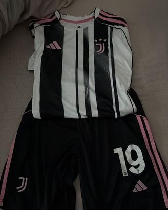 Completo Juventus Thuram 19