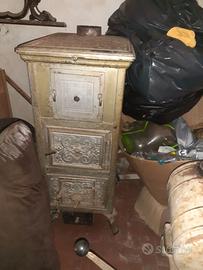 Vecchia stufa a legna