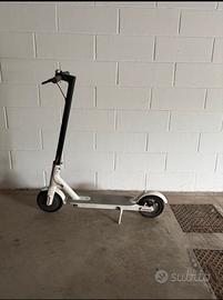 Monopattino xiaomi bianco