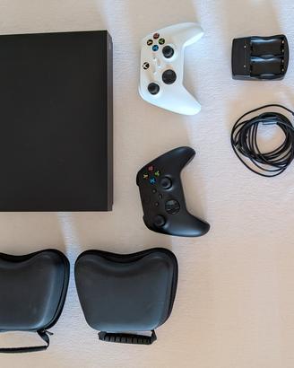 Console Xbox One X con due controller