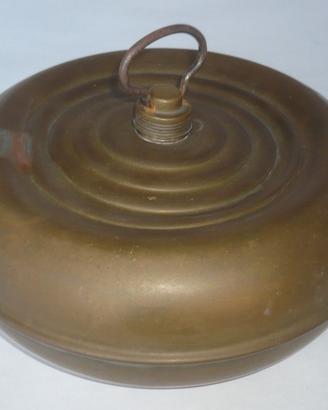 Antica boule dell'acqua calda in metallo stagnato
