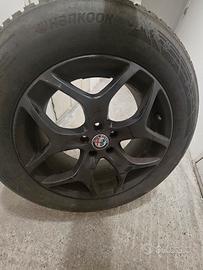 CERCHI ORIGINALI ALFA E  GOMME INV. 235/60 R18