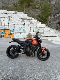 TRIUMPH TRIDENT 660