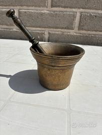 Mortaio di bronzo pieno antico da collezione