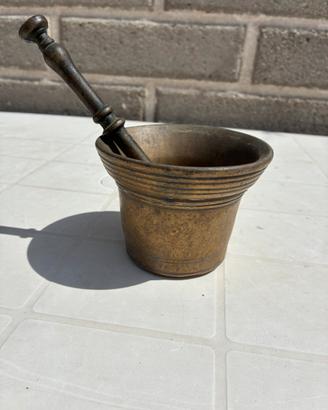 Mortaio di bronzo pieno antico da collezione