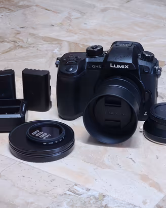 Panasonic Lumix GH5 + Corredo Completo 28k Scatti
