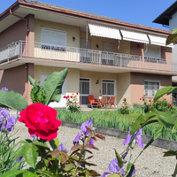 Villa bifamiliare 295mq, 3 piani , 2 appartamenti