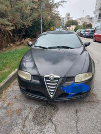 auto Alfa Romeo GT datata ma funzionante