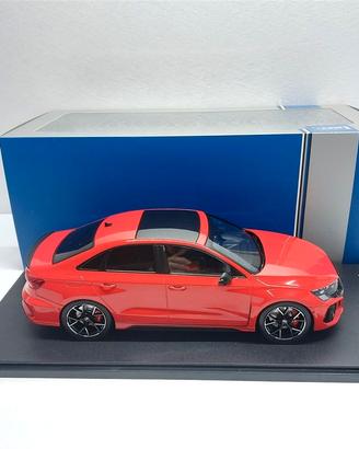 Audi RS3 Limousine Rosso del 2022 - 1/18 IXO & MCG