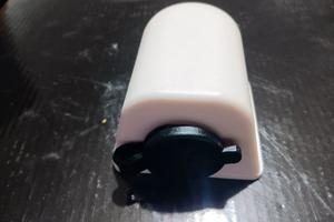 Presa in plastica bianca, accendisigari