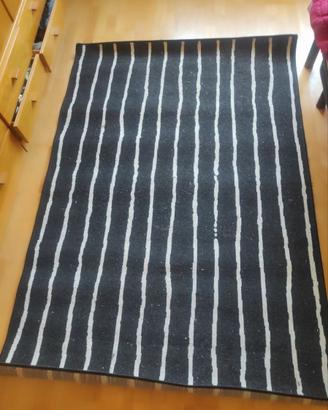 Tappeto a righe bianco e nero (IKEA), misura 1,35