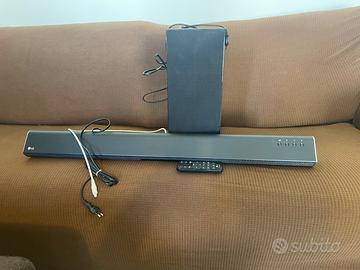 Soundbar con cassa altolarlante