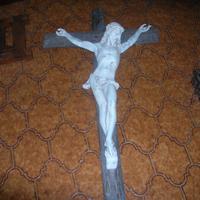 Statua di Cristo in gesso con croce in legno
