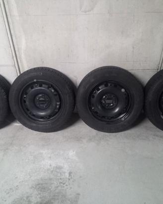 Gomme estive 185/60 R 15 88 H Uniroyal