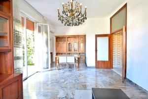 Ampio appartamento con 3 camere, 2 bagni e garage