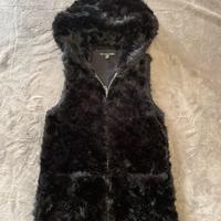Pelliccia smanicata nera con cappuccio S/M