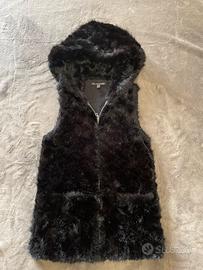 Pelliccia smanicata nera con cappuccio S/M