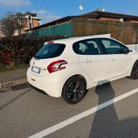 Peugeot 208 1.4 hdi Active 68 CV - Pack Black