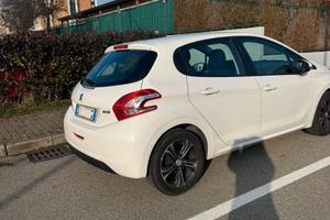 Peugeot 208 1.4 hdi Active 68 CV - Pack Black