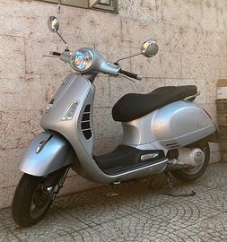 VESPA GTS 250