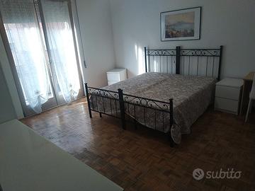 Camera singola con letto matrimoniale