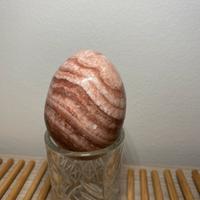 Pietra a forma di uovo in granito