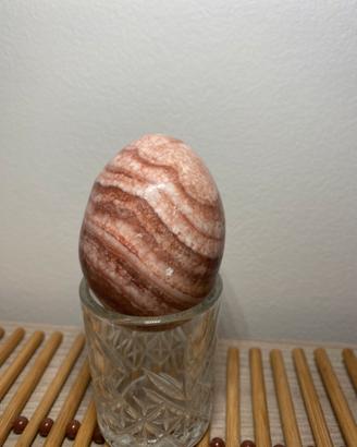 Pietra a forma di uovo in granito