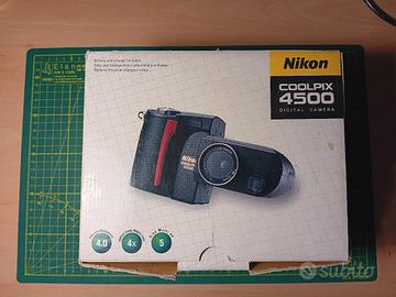 Fotocamera Nikon Coolpix 4500 con scatola