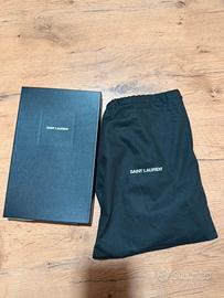 Pochette YSL MEDIUM- Pelle Grain de Poudre Nero