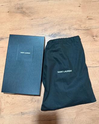 Pochette YSL MEDIUM- Pelle Grain de Poudre Nero