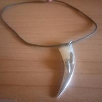 Collana in cuoio con ciondolo in argento 800