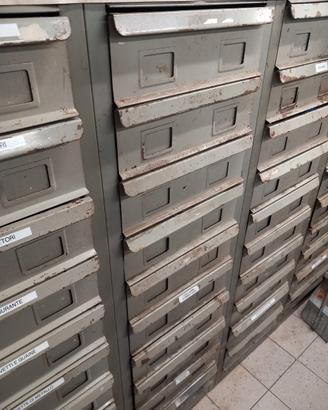 cassettiere in metallo 18 pz
