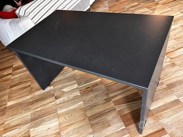 Scrivania da ufficio in legno