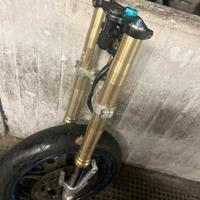 Yamaha R1 forcelle steli rovesciati
