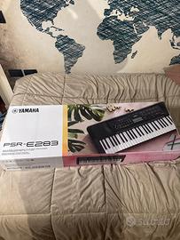 Tastiera Pianoforte YAMAHA PSR-E283