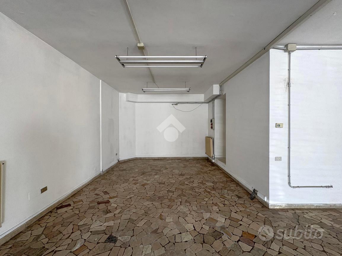 NEGOZIO A MONTECCHIO MAGGIORE - Altro