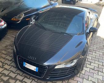 AUDI R8 allest v10 versione nera tagliandi_permute